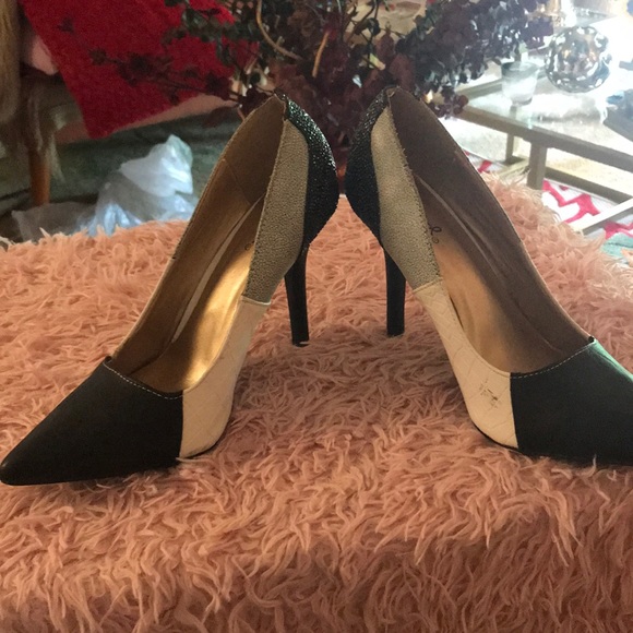 Heels - Picture 2 of 3